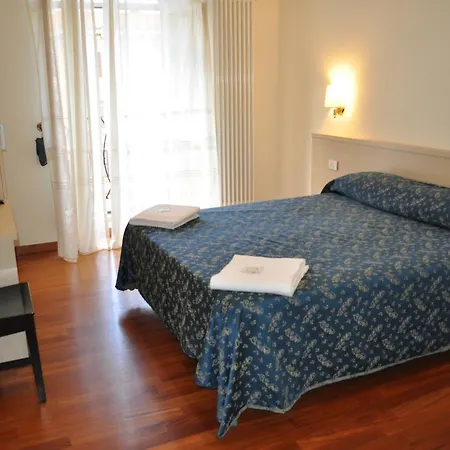 Karina Πανσιόν *